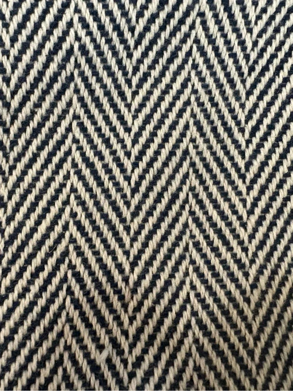 SFERRA “Celine” Navy and Cream Herringbone Throw. NWT. 51x71in. 100% cotton.